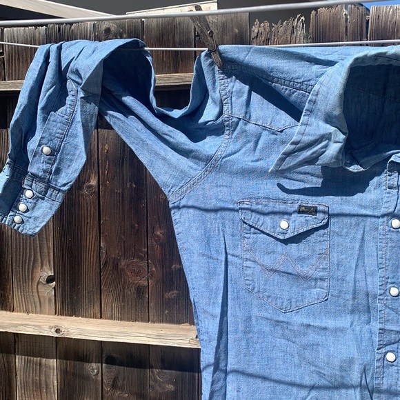 Vintage 1960 men’s wrangler pearl snap denim shirt - Picture 2 of 12